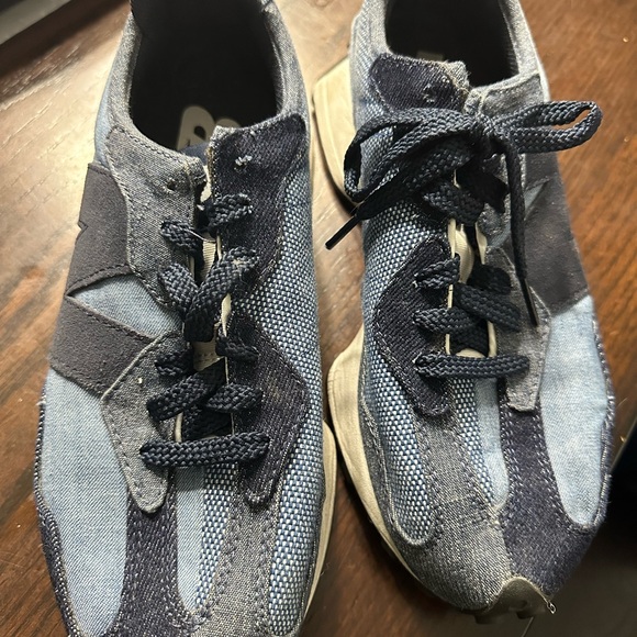 New Balance Blue Athletic Shoes with Lightweight Mesh Upper and Padded Tongue - Picture 2 of 6